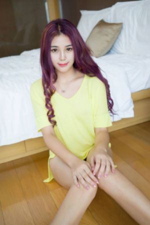 女性黑色蕾丝抹胸开叉短裙拔萝卜_720全集免费播放